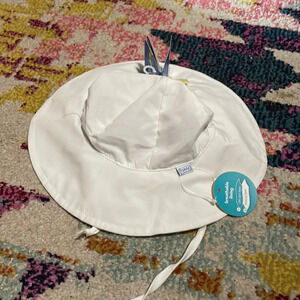 Iplay white newborn sun hat NWT